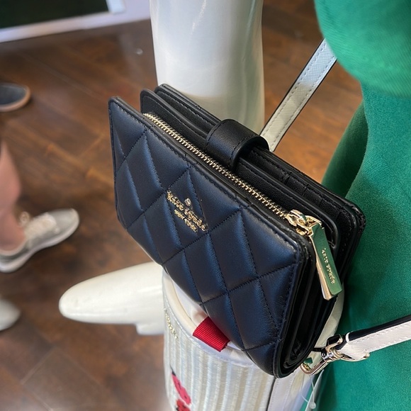 Kate Spade Carey Medium Compartment Bifold Wallet 
COLOR: Black
NWT - Picture 2 of 16